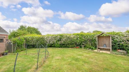 6 bedroom Detached house for sale in Low Road, Friskney, PE22