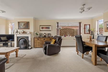 6 bedroom Detached house for sale in Low Road, Friskney, PE22