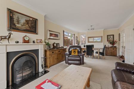 6 bedroom Detached house for sale in Low Road, Friskney, PE22