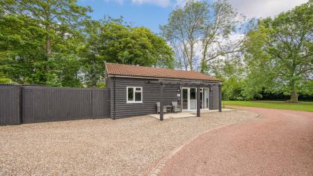 4 bedroom Detached bungalow for sale in Summer Gates Lane, Bratoft, Skegness, PE24