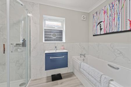 4 bedroom Detached bungalow for sale in Summer Gates Lane, Bratoft, Skegness, PE24