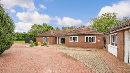 4 bedroom Detached bungalow for sale in Summer Gates Lane, Bratoft, Skegness, PE24