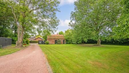 4 bedroom Detached bungalow for sale in Summer Gates Lane, Bratoft, Skegness, PE24