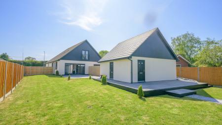 4 bedroom Detached bungalow for sale in Spilsby Road, Wainfleet, PE24