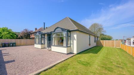 4 bedroom Detached bungalow for sale in Spilsby Road, Wainfleet, PE24