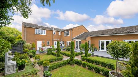 7 bedroom Detached house for sale in Field Lane, Friskney, PE22