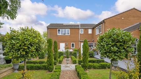 7 bedroom Detached house for sale in Field Lane, Friskney, PE22