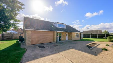 3 bedroom Detached bungalow for sale in 1 Washdyke Lane, Mumby, LN13