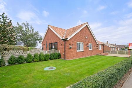 3 bedroom Detached bungalow for sale in Church Road, Friskney, PE22