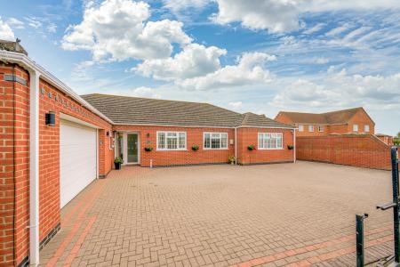 4 bedroom Detached bungalow for sale in Hawthorn Way, Ingoldmells, PE25