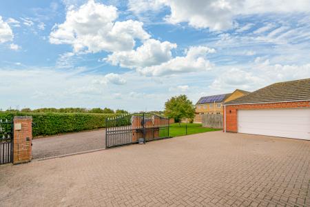 4 bedroom Detached bungalow for sale in Hawthorn Way, Ingoldmells, PE25