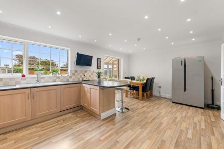 4 bedroom Detached bungalow for sale in Hawthorn Way, Ingoldmells, PE25