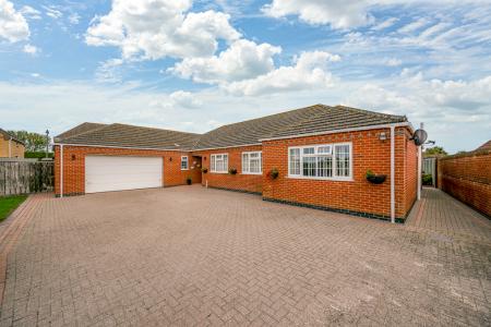 4 bedroom Detached bungalow for sale in Hawthorn Way, Ingoldmells, PE25