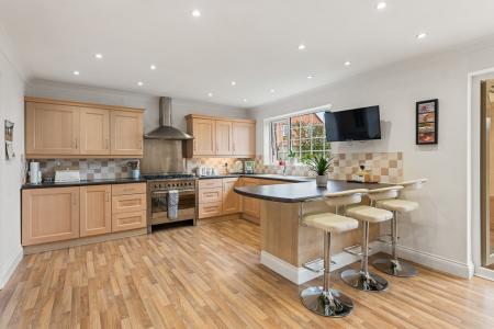 4 bedroom Detached bungalow for sale in Hawthorn Way, Ingoldmells, PE25