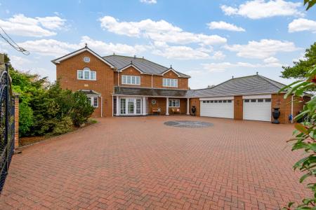 4 bedroom Detached house for sale in Beacon Way, Skegness, PE25