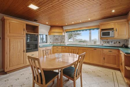 4 bedroom Detached house for sale in Ingoldmells Road, Addlethorpe, PE24