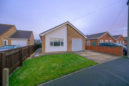 2 bedroom Bungalow for sale in Marine Avenue, Sutton on Sea, LN12