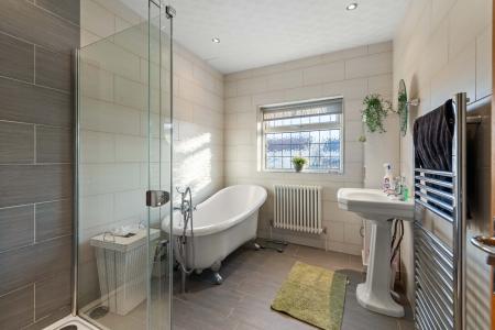 4 bedroom Detached house for sale in Sunningdale Drive, Skegness, PE25