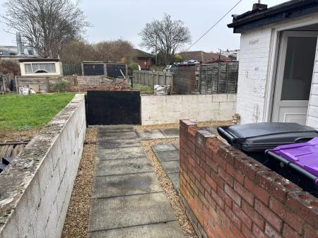 2 bedroom Semi-detached house to let in Wainfleet Road, Skegness, PE25