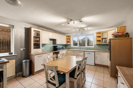 5 bedroom Detached house for sale in Chapel Lane, Friskney, PE22