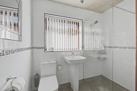 2 bedroom Detached bungalow for sale in Briar Way, Skegness, PE25