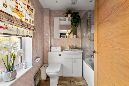 4 bedroom Detached house for sale in High Street, Burgh Le Marsh, PE24