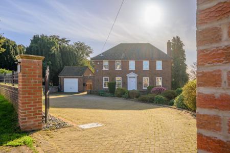 4 bedroom Detached house for sale in High Street, Burgh Le Marsh, PE24