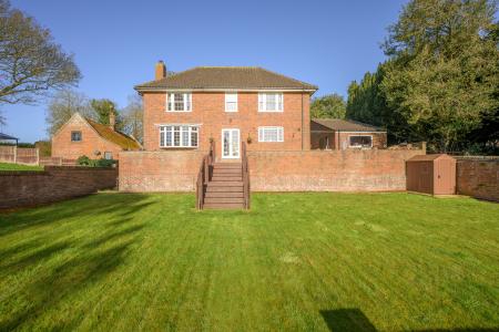 4 bedroom Detached house for sale in High Street, Burgh Le Marsh, PE24