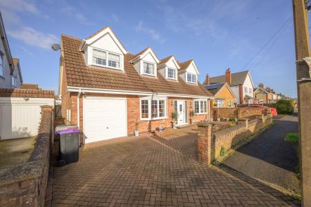 3 bedroom Detached house for sale in Hoylake Drive, Skegness, PE25
