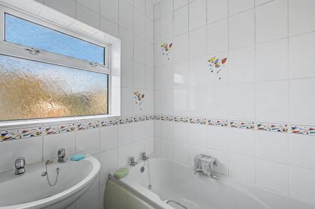 2 bedroom Semi-detached bungalow for sale in Croft Bank, Croft, PE24