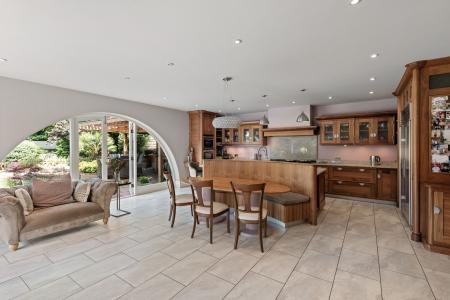 5 bedroom Detached house for sale in Sea Front Road, Skegness, PE25