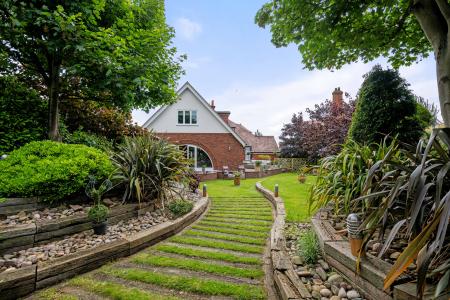 5 bedroom Detached house for sale in Sea Front Road, Skegness, PE25