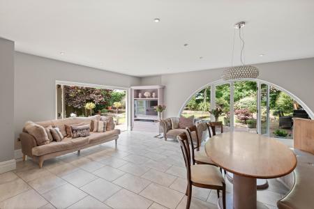 5 bedroom Detached house for sale in Sea Front Road, Skegness, PE25