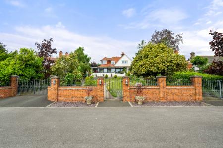 5 bedroom Detached house for sale in Sea Front Road, Skegness, PE25