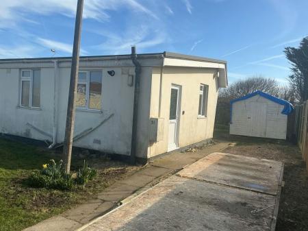 1 bedroom Bungalow to let in St. Peters Lane, Trusthorpe, LN12