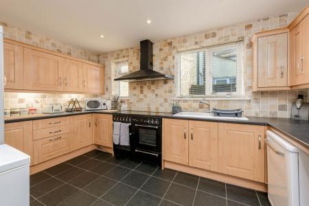 5 bedroom Detached house for sale in Sunningdale Drive, Skegness, PE25