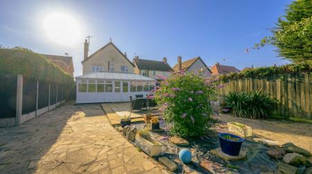 5 bedroom Detached house for sale in Sunningdale Drive, Skegness, PE25