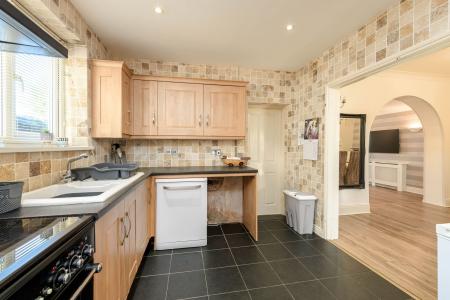 5 bedroom Detached house for sale in Sunningdale Drive, Skegness, PE25