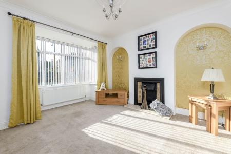 5 bedroom Detached house for sale in Sunningdale Drive, Skegness, PE25