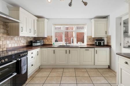 4 bedroom Detached house for sale in Station Road, Firsby, PE23