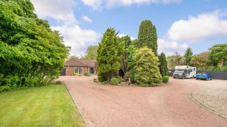 4 bedroom Detached bungalow for sale in Summer Gates Lane, Bratoft, PE24