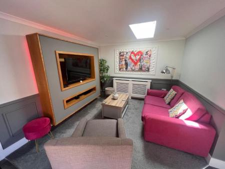 4 bedroom Detached bungalow for sale in Summer Gates Lane, Bratoft, PE24