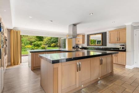 4 bedroom Detached bungalow for sale in Summer Gates Lane, Bratoft, PE24