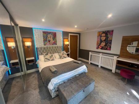 4 bedroom Detached bungalow for sale in Summer Gates Lane, Bratoft, PE24
