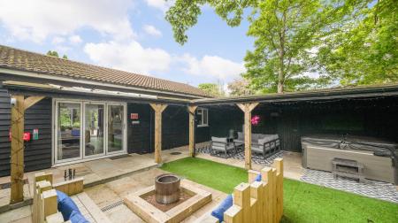 4 bedroom Detached bungalow for sale in Summer Gates Lane, Bratoft, PE24