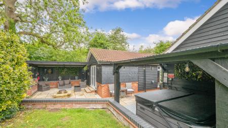 4 bedroom Detached bungalow for sale in Summer Gates Lane, Bratoft, PE24