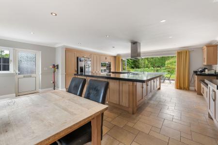 4 bedroom Detached bungalow for sale in Summer Gates Lane, Bratoft, PE24