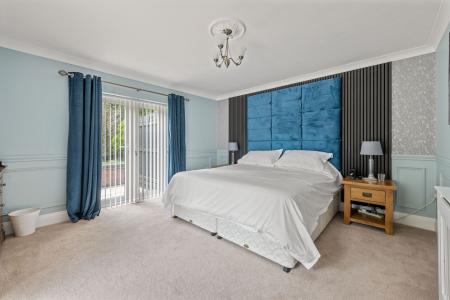 4 bedroom Detached bungalow for sale in Summer Gates Lane, Bratoft, PE24