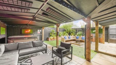 4 bedroom Detached bungalow for sale in Summer Gates Lane, Bratoft, PE24