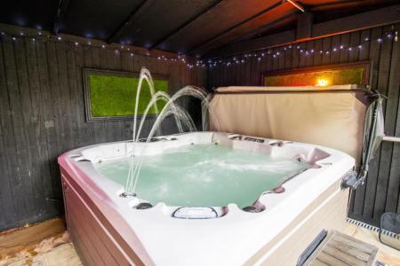 4 bedroom Detached bungalow for sale in Summer Gates Lane, Bratoft, PE24